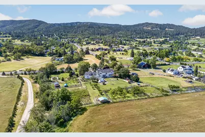 670 Old Stage Road, Central Point, OR 97502 - Photo 70