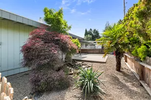 1320 NW Prospect Ave, Grants Pass, OR 97526 - Photo 4