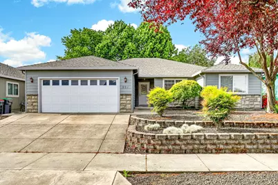 921 Birmingham Street, Medford, OR 97501 - Photo 2