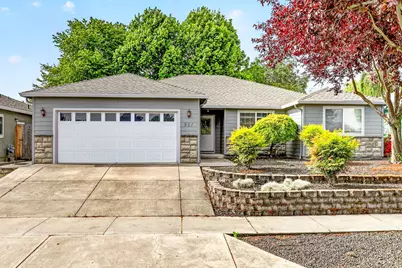 921 Birmingham Street, Medford, OR 97501 - Photo 4