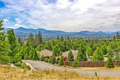 166 NW Native Run Loop, Grants Pass, OR 97526 - Photo 2