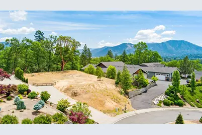 166 NW Native Run Loop, Grants Pass, OR 97526 - Photo 1