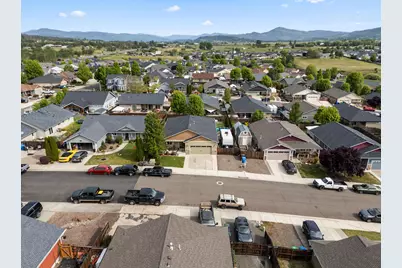 944 Stonewater Drive, Eagle Point, OR 97524 - Photo 38
