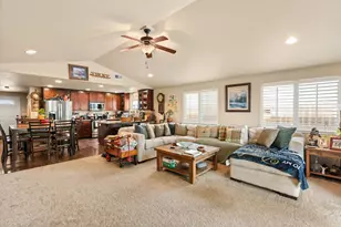 944 Stonewater Dr, Eagle Point, OR 97524 - Photo 4