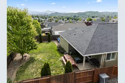 944 Stonewater Drive, Eagle Point, OR 97524 - Photo 40
