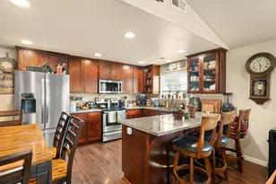 944 Stonewater Dr, Eagle Point, OR 97524 - Photo 6