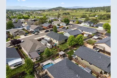 944 Stonewater Drive, Eagle Point, OR 97524 - Photo 42
