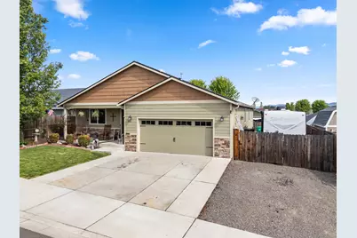 944 Stonewater Drive, Eagle Point, OR 97524 - Photo 2