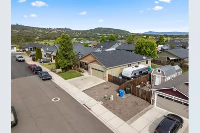 944 Stonewater Drive, Eagle Point, OR 97524 - Photo 44