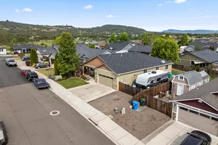 944 Stonewater Dr, Eagle Point, OR 97524 - Photo 44