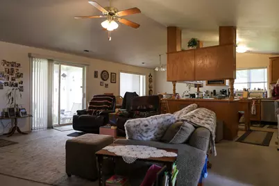 17 Blue Heron Court, Eagle Point, OR 97524 - Photo 2