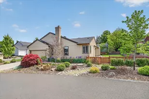 2458 Republic Way, Medford, OR 97504 - Photo 4