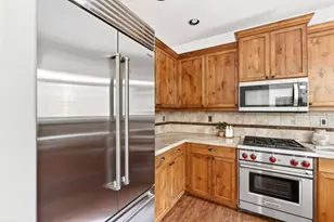 60275 Addie Triplett Loop, Bend, OR 97702 - Photo 6