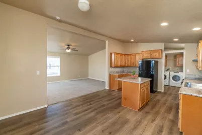 472 SE 7th Street, Madras, OR 97741 - Photo 6