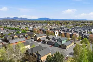 437 NW 27th St, Redmond, OR 97756 - Photo 2