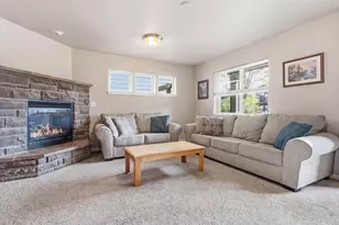437 NW 27th St, Redmond, OR 97756 - Photo 6