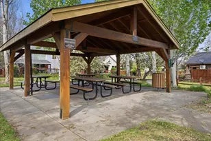 437 NW 27th St, Redmond, OR 97756 - Photo 34