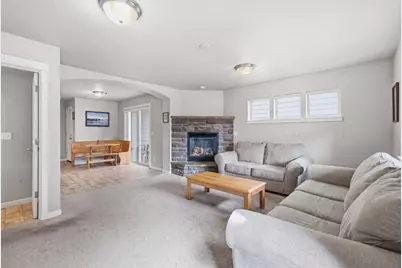 437 NW 27th Street, Redmond, OR 97756 - Photo 4