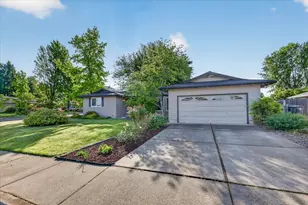 2892 Banner Ct, Medford, OR 97504 - Photo 2