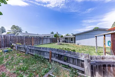 400 Morningside Street, Medford, OR 97501 - Photo 36