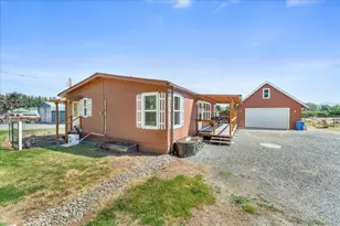 1807 Rounds Ave, Grants Pass, OR 97527 - Photo 2