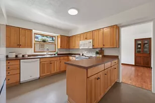 714 NE 10th St, Bend, OR 97701 - Photo 10