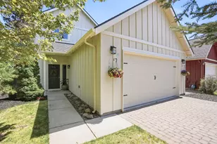 19827 Powers Rd, Bend, OR 97702 - Photo 2
