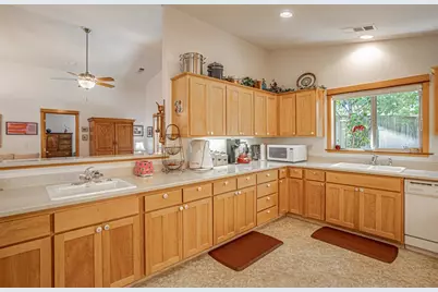 35 Logan Way, Talent, OR 97540 - Photo 8