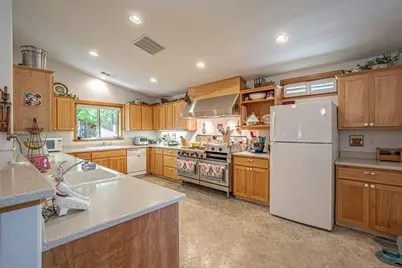 35 Logan Way, Talent, OR 97540 - Photo 6