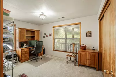 35 Logan Way, Talent, OR 97540 - Photo 16