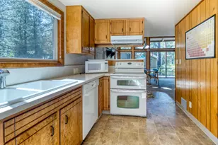 71073 Bracken Ln, Black Butte Ranch, OR 97759 - Photo 10