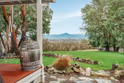 5655 Tamarack Lane, Central Point, OR 97502 - Photo 2