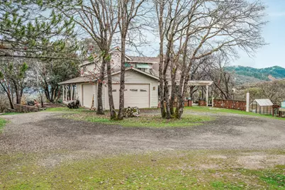 5655 Tamarack Lane, Central Point, OR 97502 - Photo 4