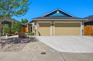 2933 NW Hemlock Ln, Redmond, OR 97756 - Photo 1
