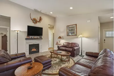 2933 NW Hemlock Lane, Redmond, OR 97756 - Photo 6