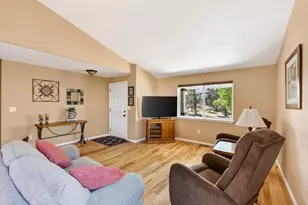 2144 SW 37th St, Redmond, OR 97756 - Photo 2
