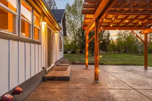 63130 Stenkamp Rd, Bend, OR 97701 - Photo 2