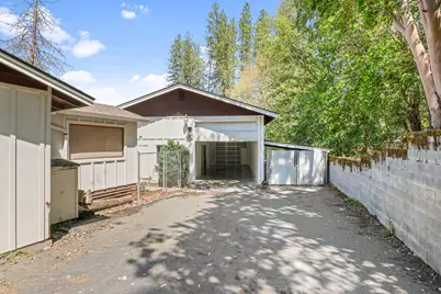 301 Red Spur Drive, Grants Pass, OR 97527 - Photo 4