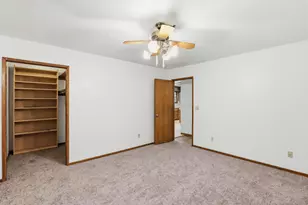 301 Red Spur Dr, Grants Pass, OR 97527 - Photo 18