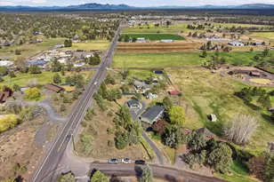 64992 Valeview Dr, Bend, OR 97703 - Photo 2