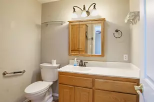 604 Hemlock Ave, Central Point, OR 97502 - Photo 16