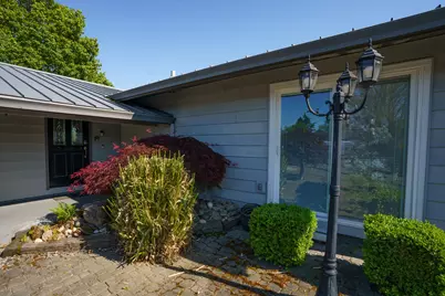 604 Hemlock Avenue, Central Point, OR 97502 - Photo 4