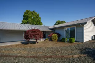 604 Hemlock Ave, Central Point, OR 97502 - Photo 1