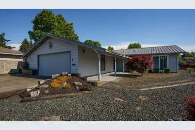 604 Hemlock Avenue, Central Point, OR 97502 - Photo 2