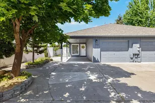 783 Columbine Way, Central Point, OR 97502 - Photo 2