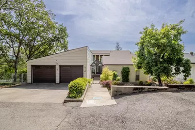 1710 NE Hillcrest Lane, Grants Pass, OR 97526 - Photo 8