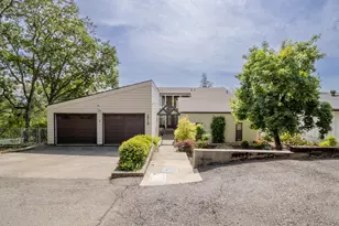 1710 NE Hillcrest Ln, Grants Pass, OR 97526 - Photo 8