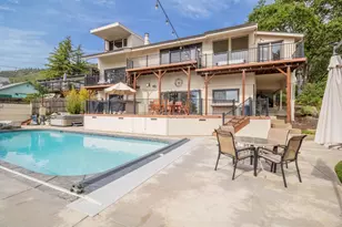 1710 NE Hillcrest Ln, Grants Pass, OR 97526 - Photo 4
