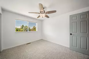 3890 NW 25th St, Redmond, OR 97756 - Photo 14