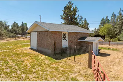 3890 NW 25th Street, Redmond, OR 97756 - Photo 24